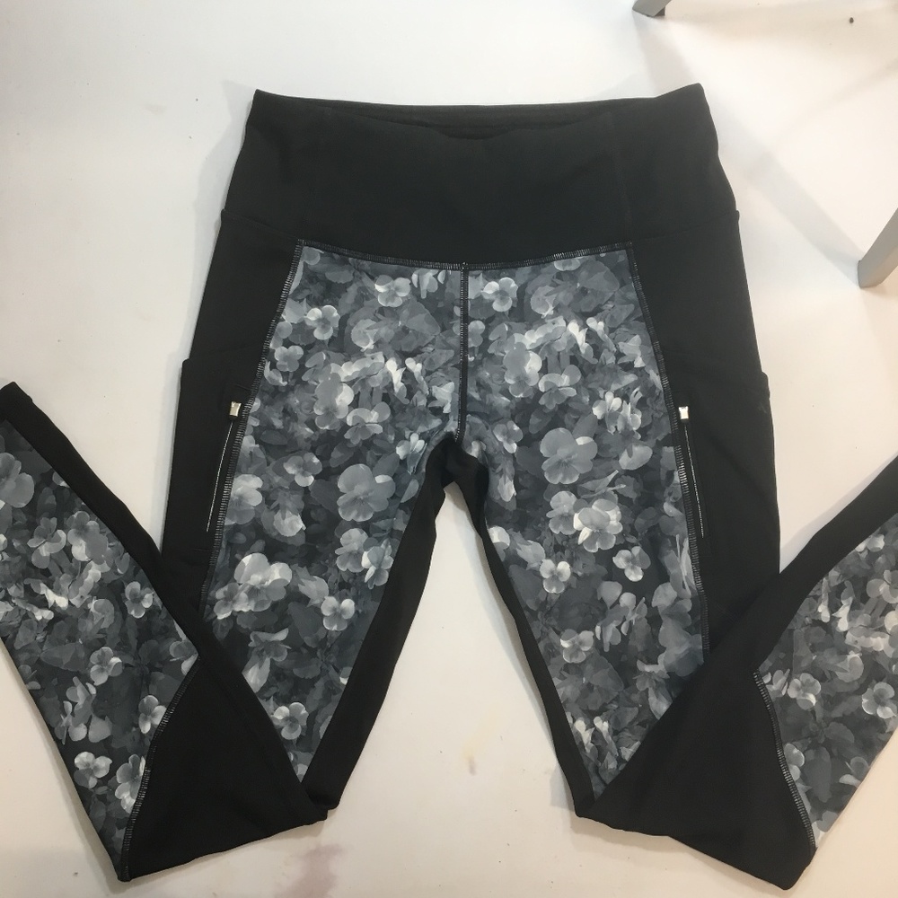 Athleta patterned leggings with pockets; EUC